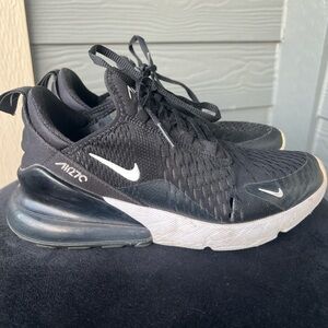 NikeAIR270 shoes